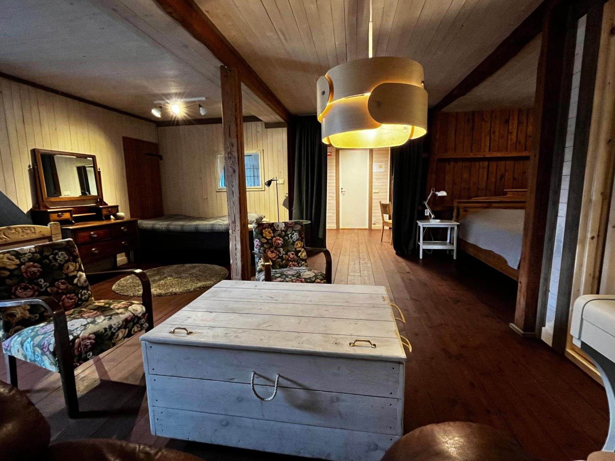 Flora Dekor Gaestgard Guest House Alingsas Ngoại thất bức ảnh